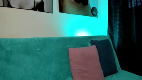 jero independent model online show from December 4, 10:02 pm