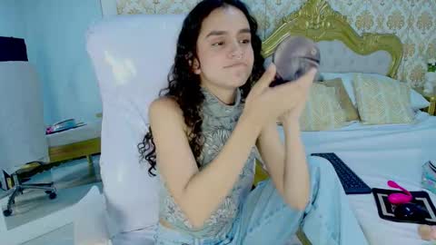 jessb_ online show from October 16, 8:07 pm