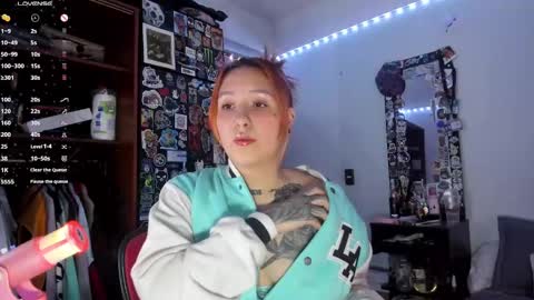 Snapshot of jessie_williams_01 chatting on December 12, 10:20 pm Your Sweet Angel online show from December 12, 10:20 pm