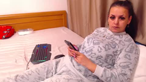 jessiestar3 online show from March 25, 1:01 am