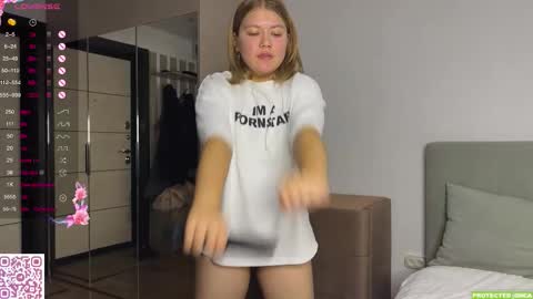 Mona online show from September 17, 3:59 pm