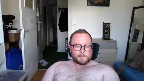jeuneloup92 online show from June 25, 3:28 pm
