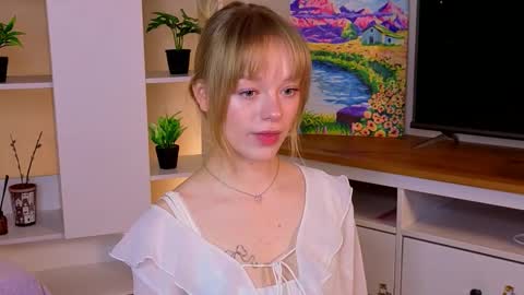 Gwen online show from February 20, 8:33 pm