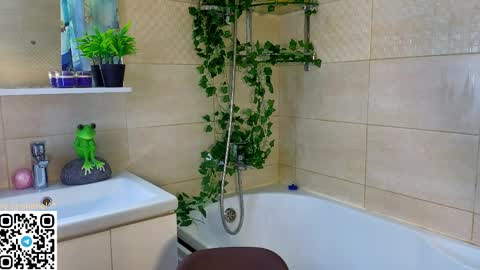 Gwen online show from March 29, 8:32 pm