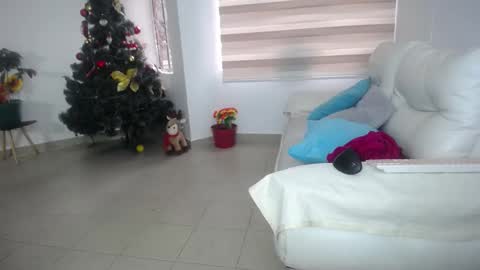 Camila online show from December 19, 11:27 am