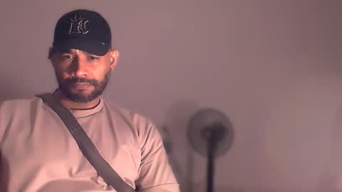 En moreno online show from November 15, 7:04 pm