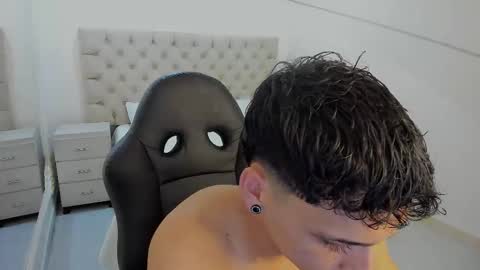 jhoanleandro online show from December 20, 5:36 am