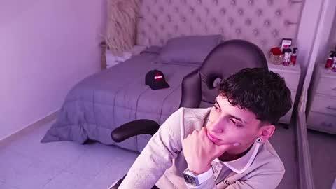 jhoanleandro online show from April 14, 6:05 am