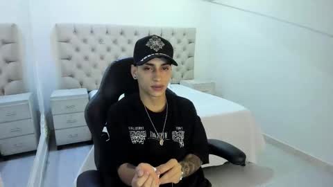 jhoanleandro online show from February 1, 6:10 am