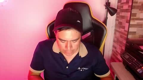 Snapshot of jhonatan_morales_s chatting on November 1, 11:37 pm jhonatan_morales_s online show from November 1, 11:37 pm