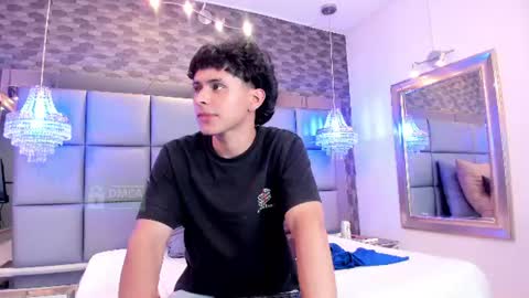 JHONNATHAN online show from June 29, 7:35 pm