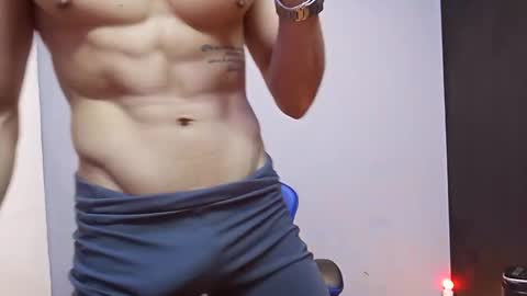 jhonny_thes28 online show from February 14, 3:31 am