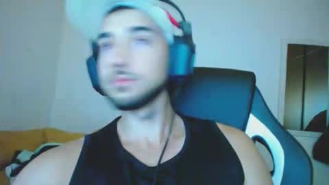 jhonsm17 online show from April 12, 6:06 am