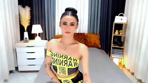 Snapshot of jhulianagrey chatting on February 21, 4:40 am julie online show from February 21, 4:40 am