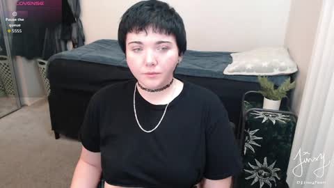 jinxyfawn online show from May 17, 5:38 am