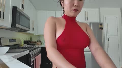 Jiwon online show from March 21, 7:40 pm