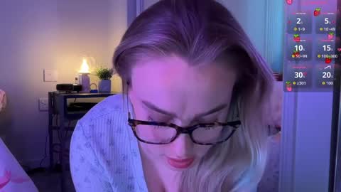 Juliette Rose online show from May 7, 8:43 am