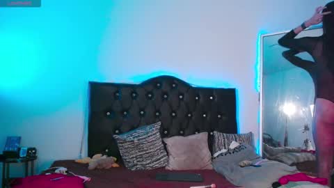 Joa Isaza     online show from February 18, 9:53 am