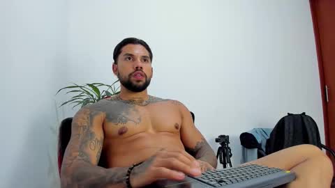 joe_esthetic online show from November 25, 11:03 pm