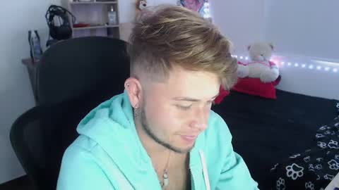 JOHAN independient model online show from February 3, 7:10 pm