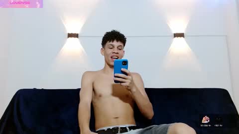 john_ssnow29 online show from September 27, 3:59 am