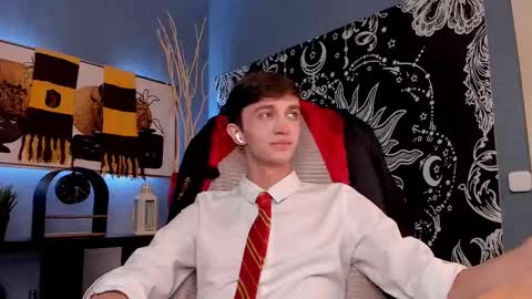 Snapshot of john_weasley chatting on February 28, 9:12 pm John online show from February 28, 9:12 pm