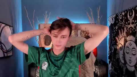 Snapshot of john_weasley chatting on February 24, 11:19 pm John online show from February 24, 11:19 pm