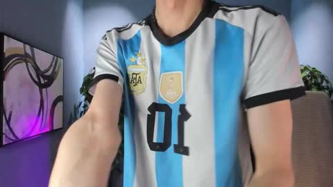 Snapshot of john_weasley chatting on October 21, 12:32 pm John online show from October 21, 12:32 pm