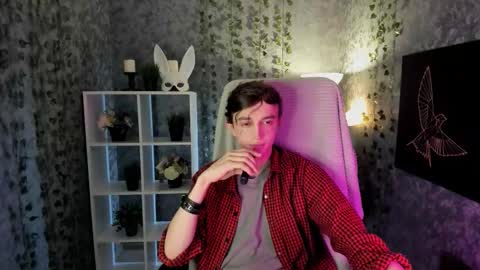 Snapshot of john_weasley chatting on October 30, 8:26 am John online show from October 30, 8:26 am