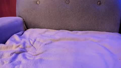 John carrie    Independent  Help me reach my goal 100 likes and 10000 followers  online show from October 7, 2:07 am