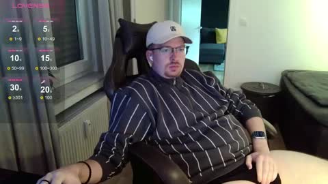 Snapshot of johndor22 chatting on December 1, 7:27 pm Jones online show from December 1, 7:27 pm