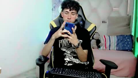 johnny_cagee online show from December 19, 5:03 am