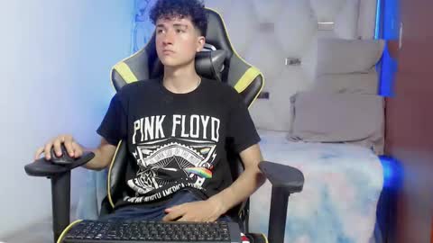 johnny_cagee online show from November 10, 6:05 am