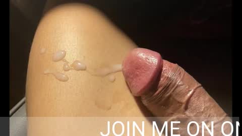 Snapshot of johnnyfun_xxx chatting on December 9, 3:50 am Johnnystrongarms                 online show from December 9, 3:50 am