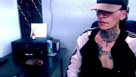 johnsonisaac94  online show from February 19, 7:50 am