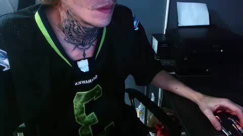 johnsonisaac94  online show from December 5, 5:54 am