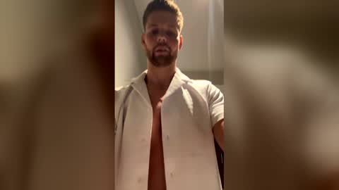 johnthebomb21 online show from April 9, 5:33 am