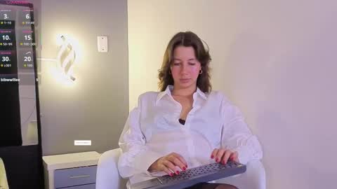 jolie_lov online show from February 6, 3:15 pm