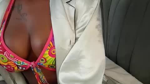 Snapshot of jolly_pretty chatting on October 30, 10:38 am jolly_pretty online show from October 30, 10:38 am