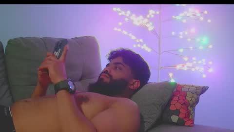 royjon online show from October 18, 2:05 am