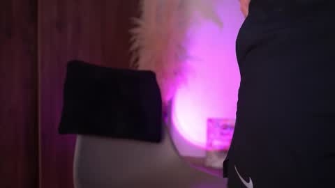 Josep online show from December 18, 11:00 pm