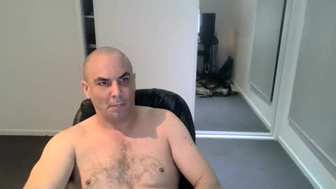 josh_aus333 online show from October 15, 12:17 pm