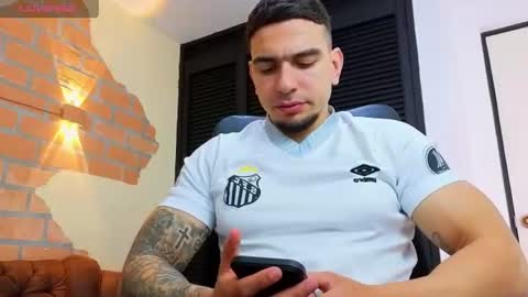 josh_miller01 online show from July 9, 1:59 pm