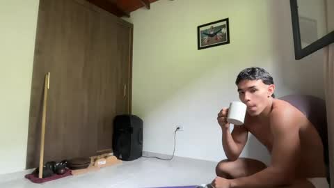 Im Jouliano online show from May 10, 3:18 pm