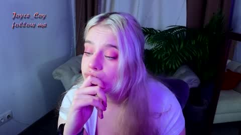 Snapshot of joyce_coy chatting on January 21, 3:54 pm Joyce online show from January 21, 3:54 pm