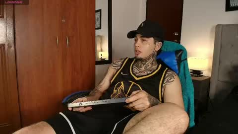 juan_alvarez18 online show from May 23, 5:47 am