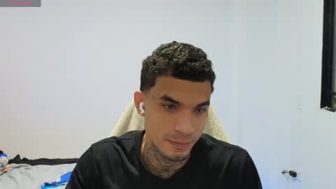 juan_gomez_1 online show from May 31, 1:04 am