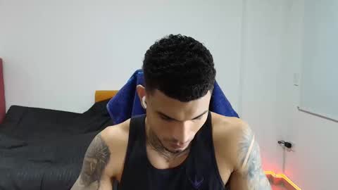 juan_gomez_1 online show from November 19, 12:21 am