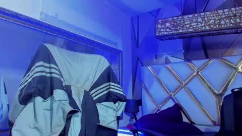 JUAN SMITH online show from February 5, 3:20 pm