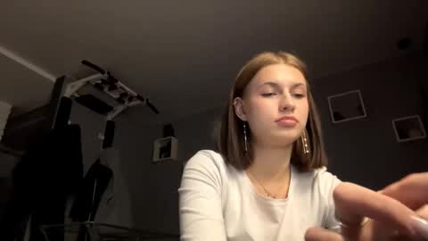 Lola online show from October 16, 4:50 pm